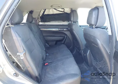 2011 Kia Sorento Lx z USA, uszkodzony, nr VIN 5XYKTCA17BG083058